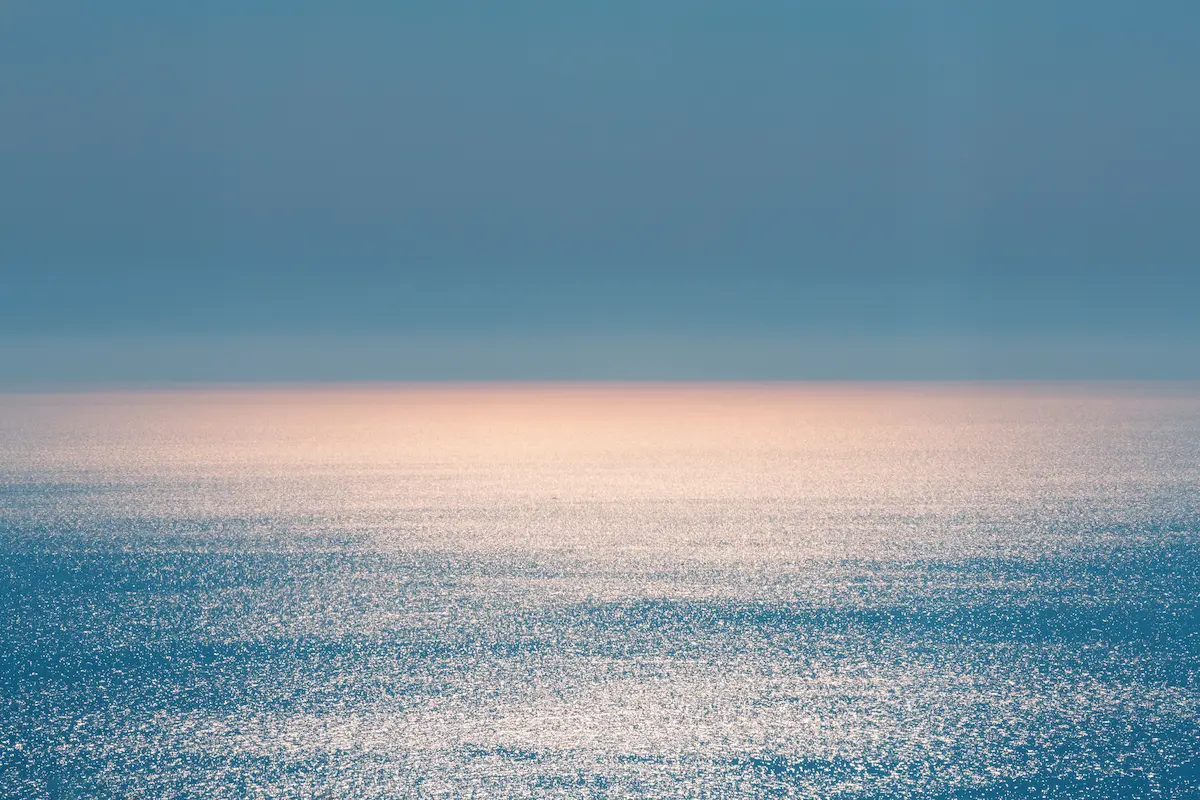 Sunlit ocean horizon with calm blue water, reflecting openness in depth-oriented therapy in Annapolis